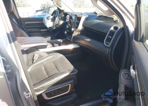 2019 Ram 1500 Laramie 4X2 5'7 Box z USA, uszkodzony, nr VIN 1C6RREJT4KN798549